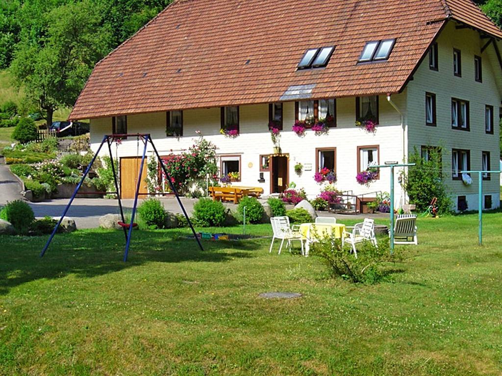 Апартаменты Country Style Flat With Garden Триберг Экстерьер фото